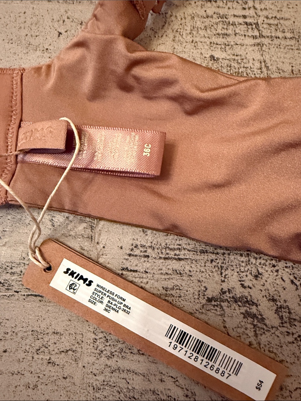 SKIMS Wireless Bra - Picture 4 of 4